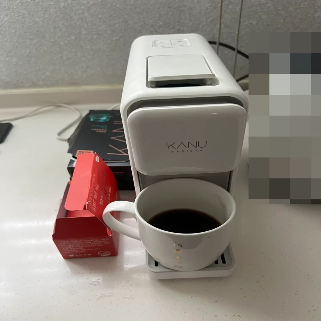 머신으로-추출한-커피-한-잔