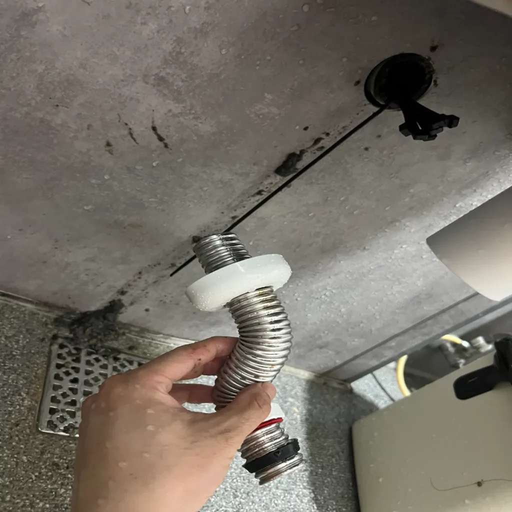 보이지-않는-배수관-속-오물