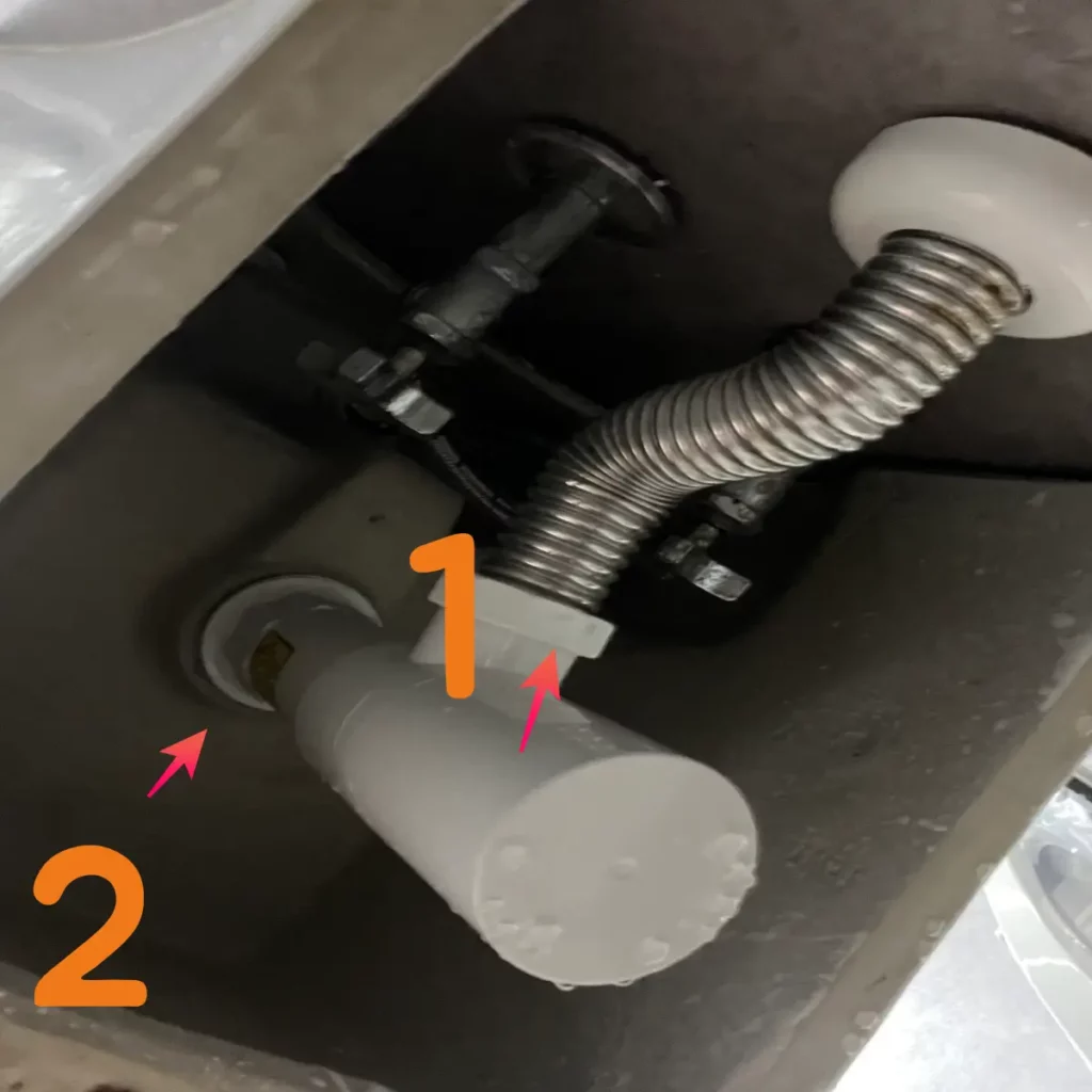 아파트-화장실-세면대-배수관-모양