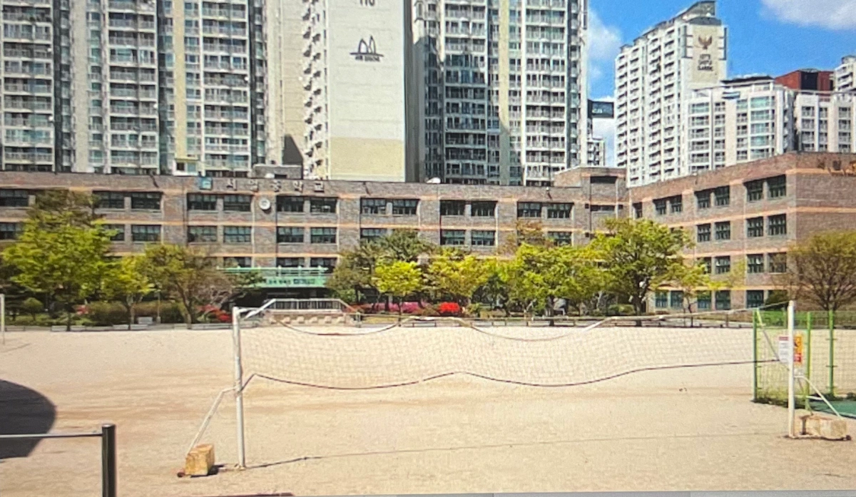 몇일전 중학생 반장선거 공약 추천하기 위해 찾은 학교 사진
