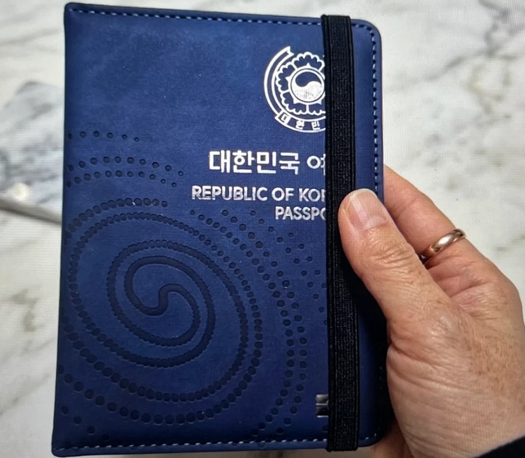 유류할증료 비행기 취소 알아보며 찍은 여권 사진