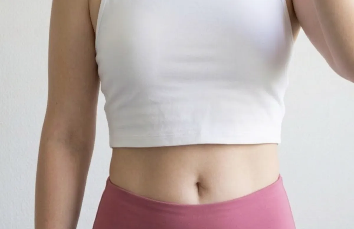 내돈내산으로 구매한 아큐스터 후기를 작성하기 위해 찍은 뱃살 셀카 사진